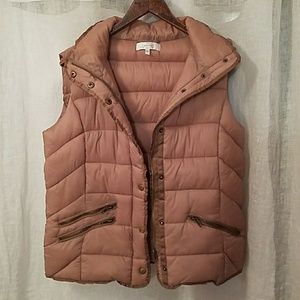 Puffer vest with hood